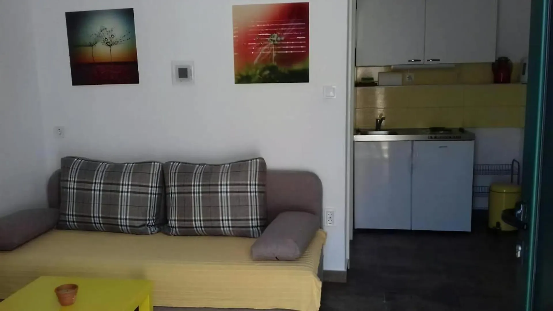 Ferienhaus Mit Ueberdachter Terrasse Und Meerblick Pakostane