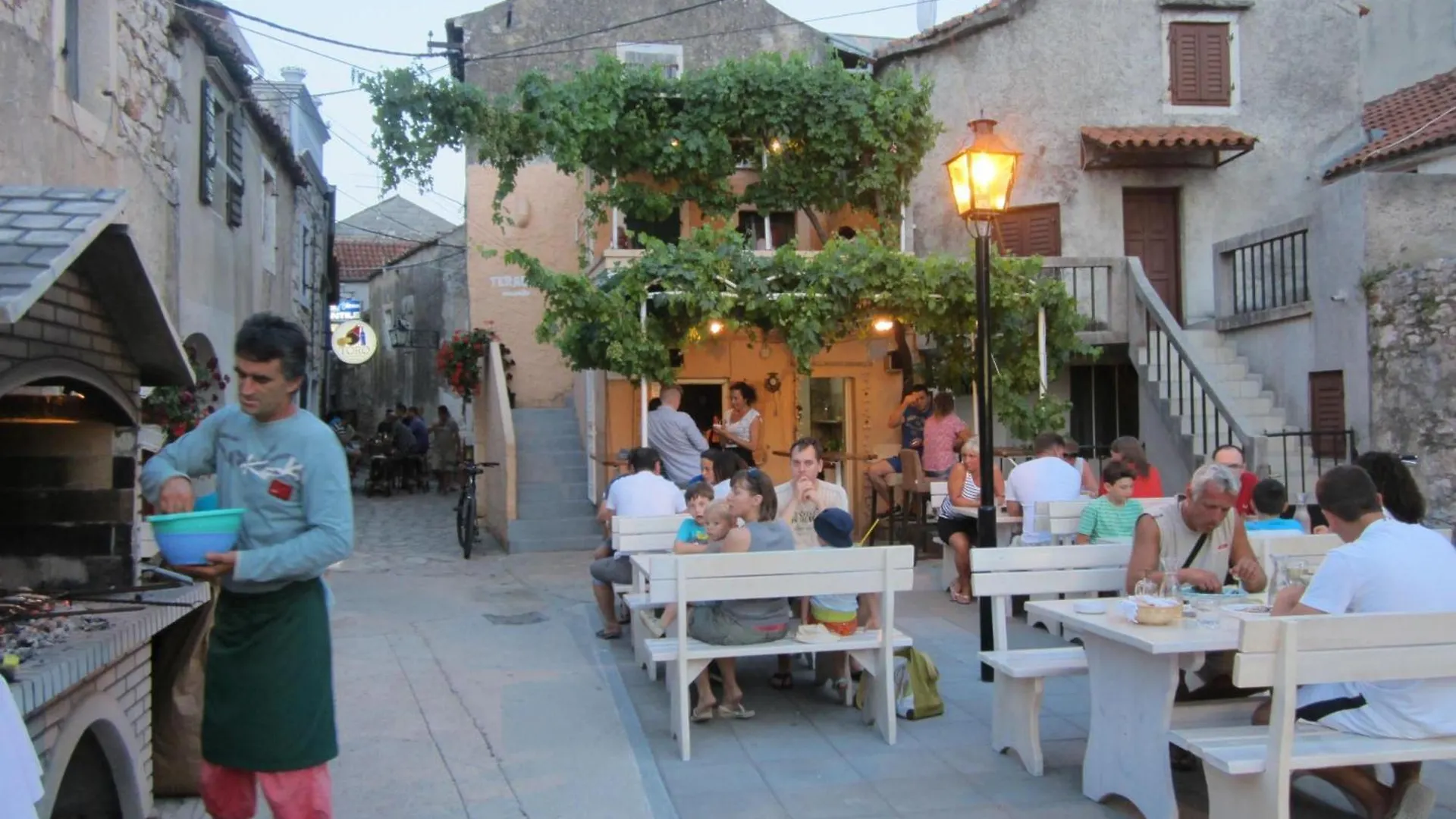 Ferienhaus Mit Ueberdachter Terrasse Und Meerblick Pakostane Holiday home