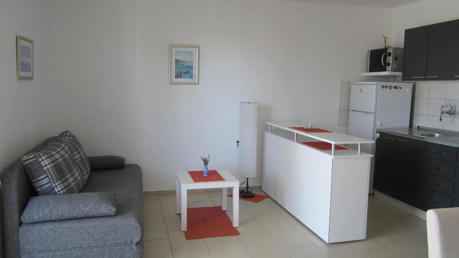 Ferienhaus Mit Ueberdachter Terrasse Und Meerblick Pakostane